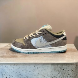 Nike SB Dunk Low Mooney Savings