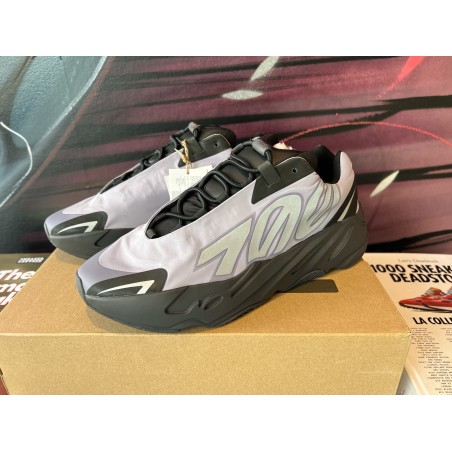 Adidas Yeezy Boost 700 MNVN Métallisé